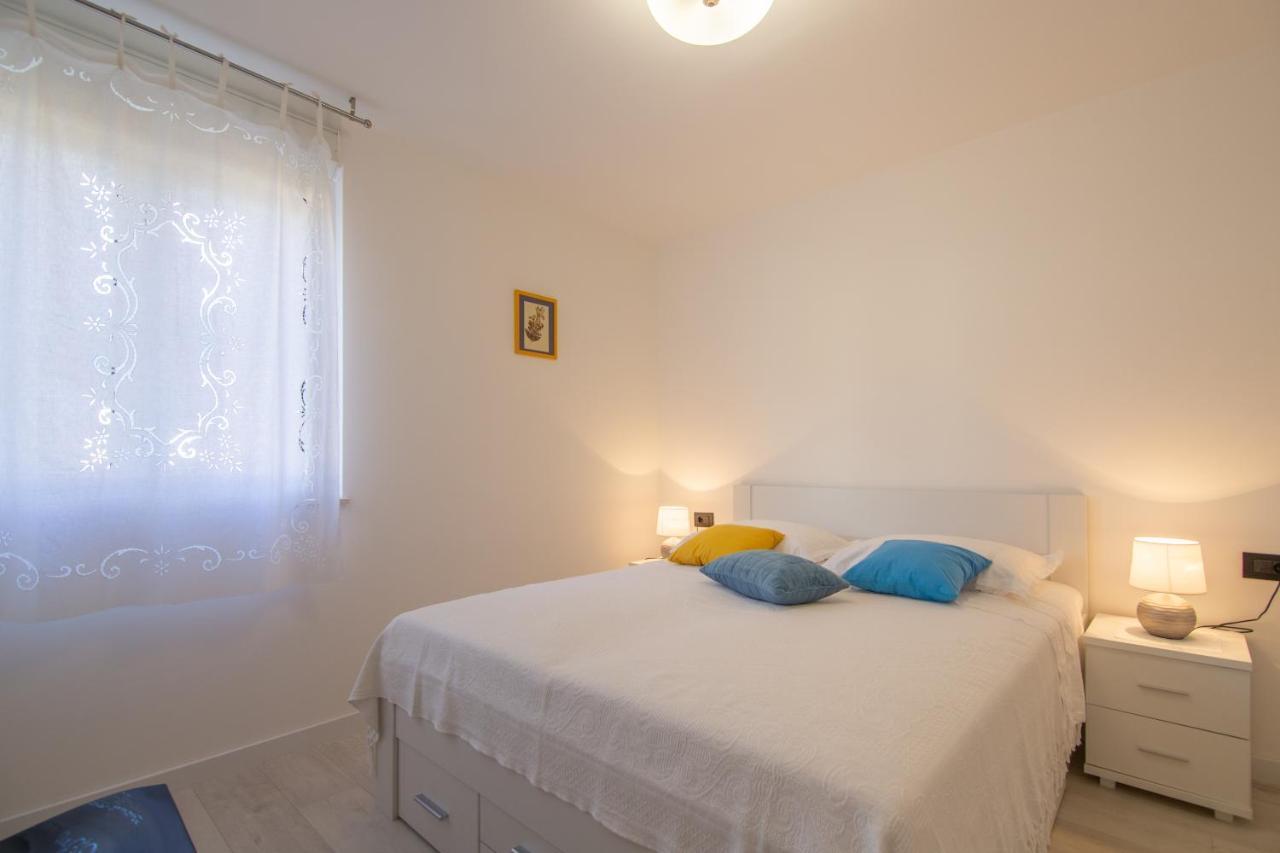 Apartments Nona Draga Komiza Ngoại thất bức ảnh